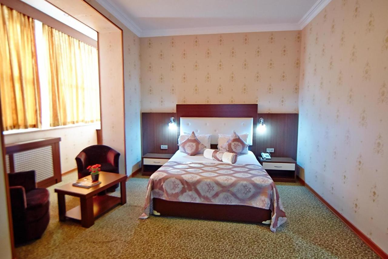 Grand Nakhchivan Hotel ภายนอก รูปภาพ