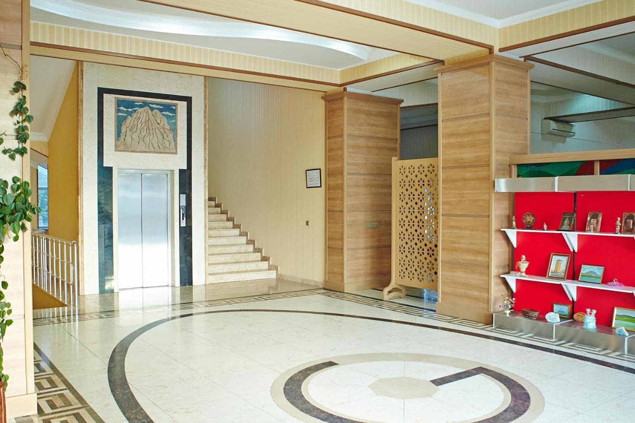 Grand Nakhchivan Hotel ภายนอก รูปภาพ