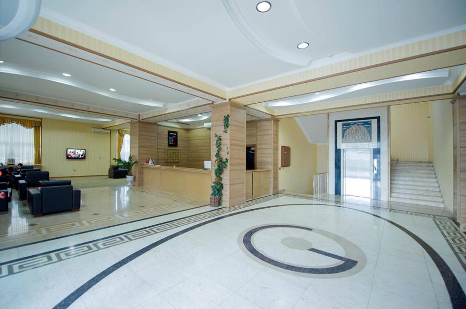 Grand Nakhchivan Hotel ภายนอก รูปภาพ